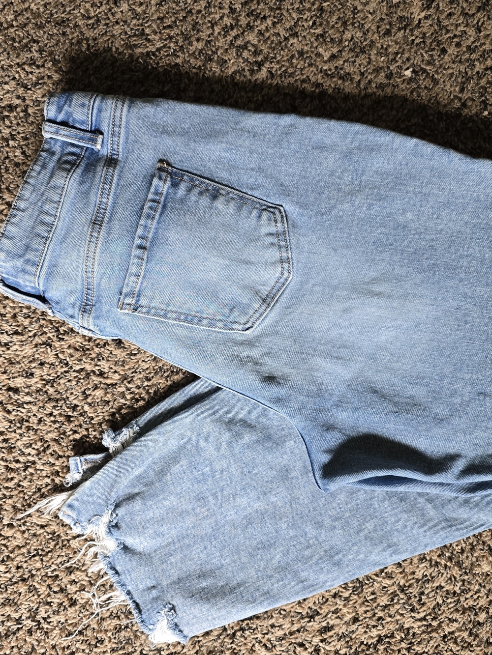 Light Wash Frayed Hem Denim Mom Jeans